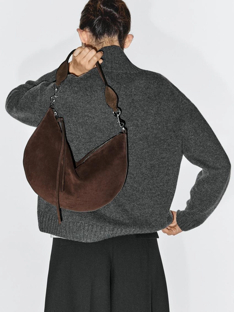 Сумка полумесяц из разделанной кожи