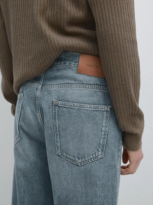 Джинсы прямого кроя- Заказать в России