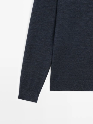 Свитер из 100% шерсти с воротником-поло- Заказать в России