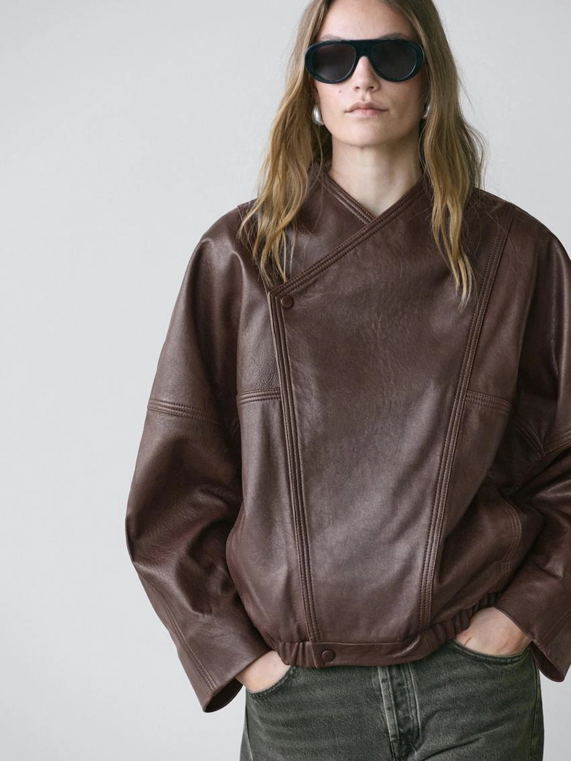 Асимметричная кожаная бомбер-куртка из нубука