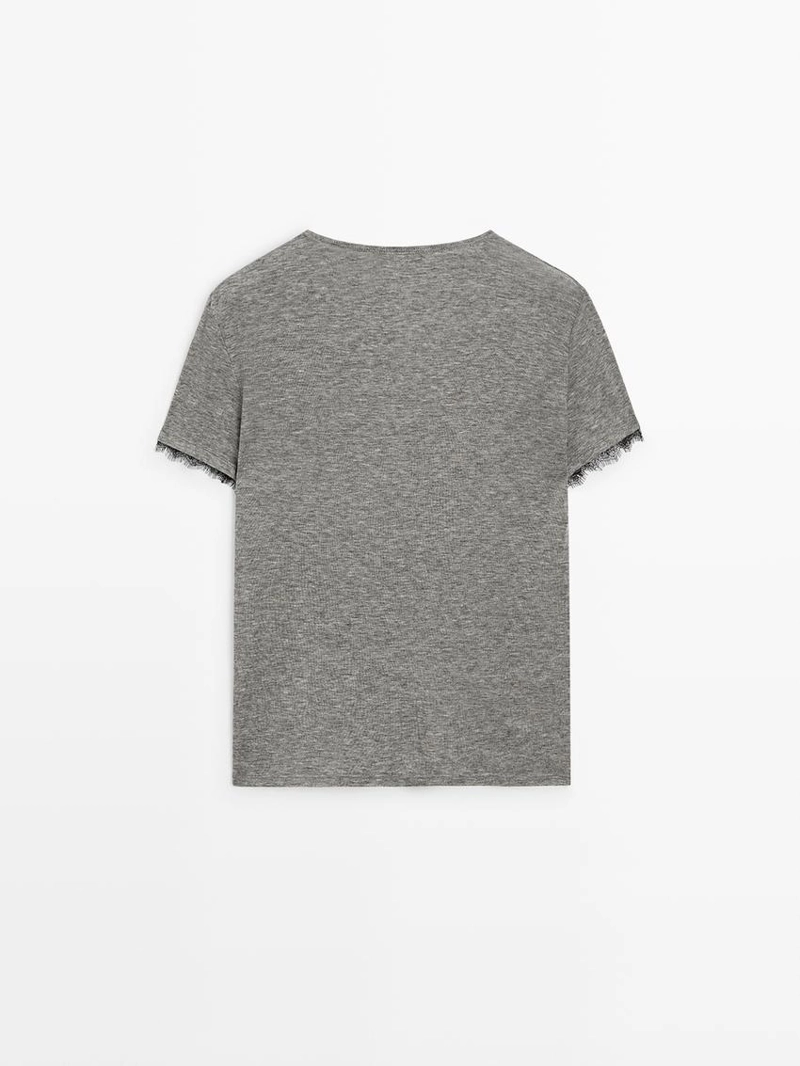 Футболка с коротким рукавом и кружевными деталями