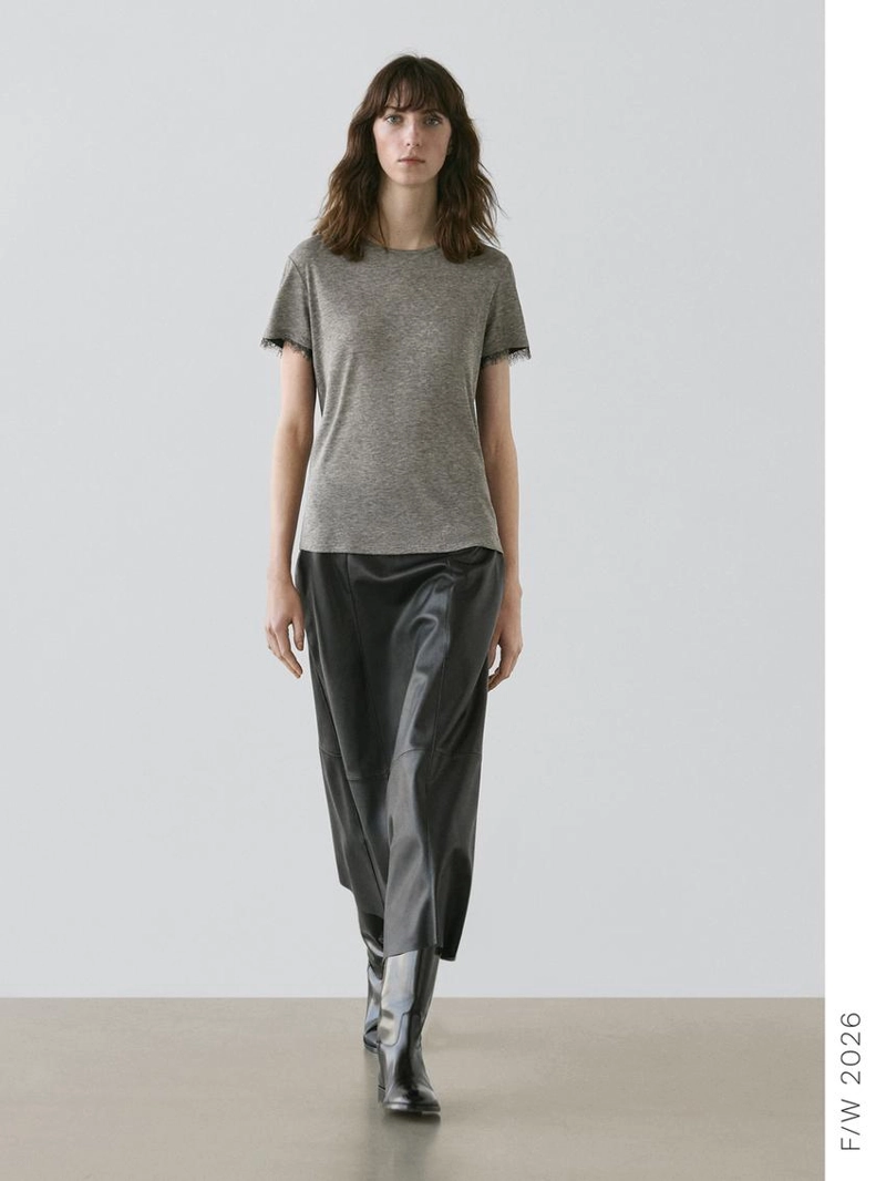 Футболка с коротким рукавом и кружевными деталями