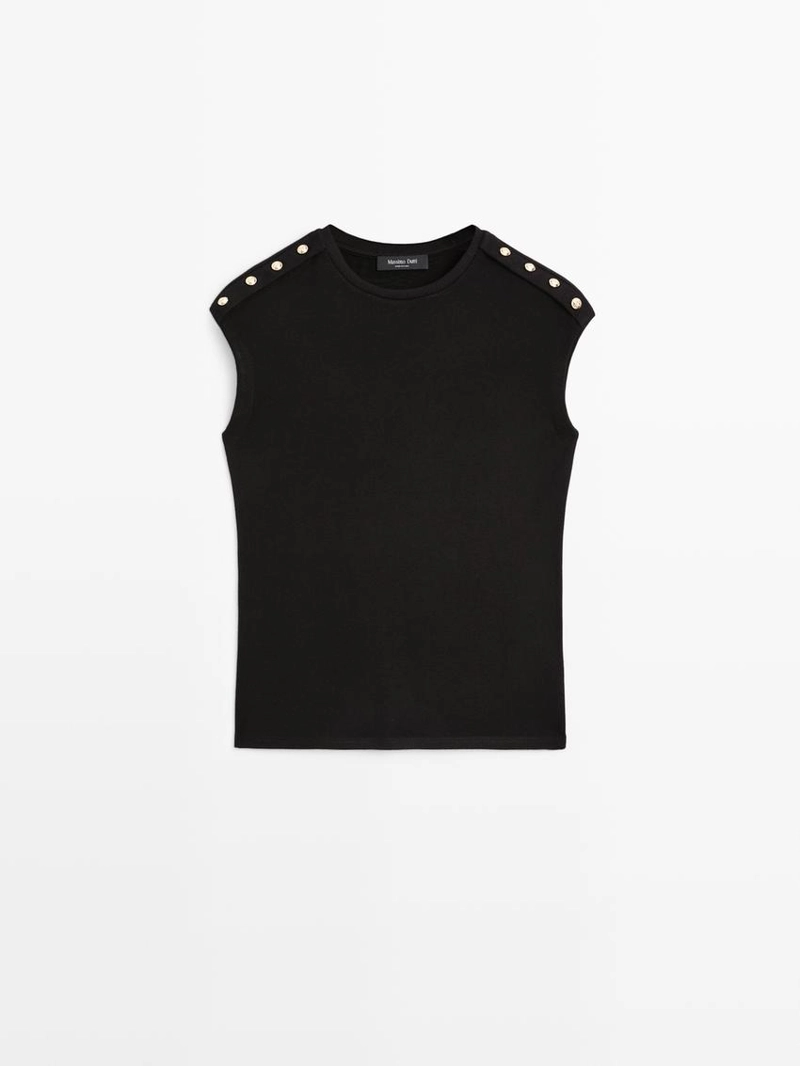 Футболка с рукавами летучая мышь и деталями на пуговицах