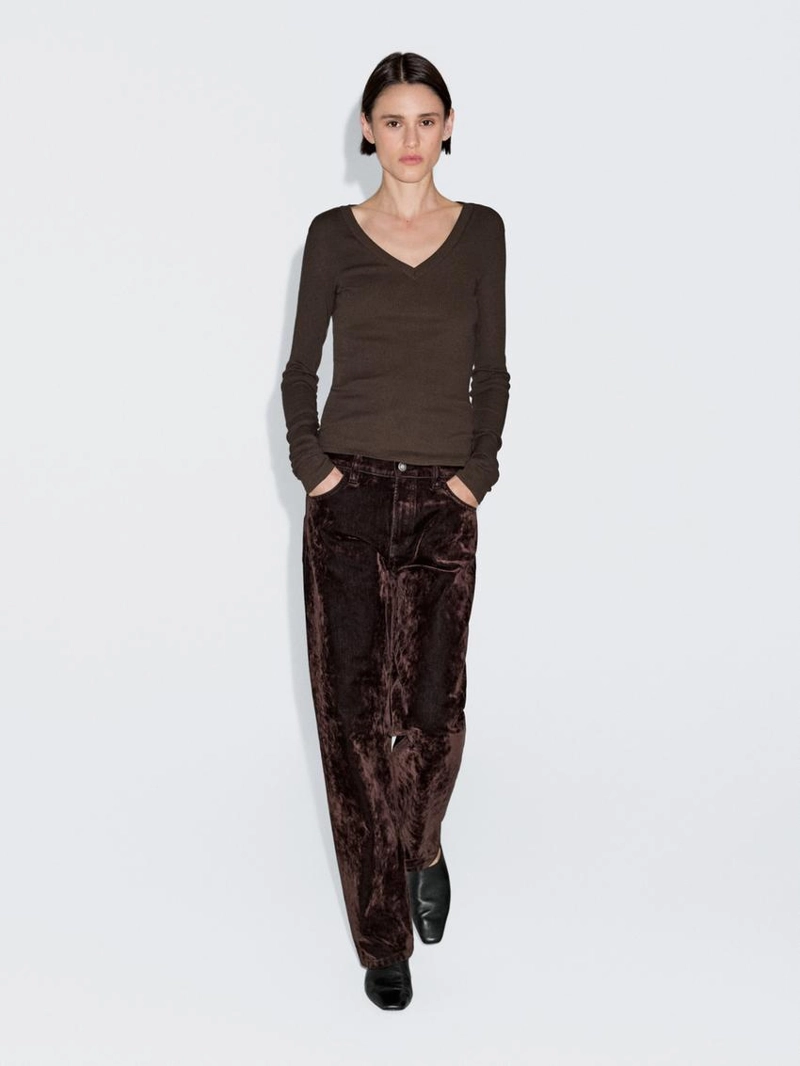 Футболка с длинным рукавом и v-образным вырезом из ребристой ткани