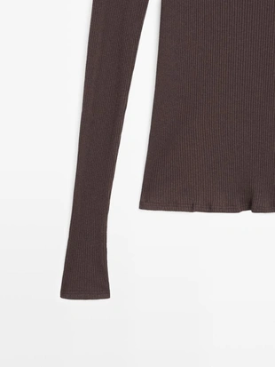 Футболка с длинным рукавом и V-образным вырезом из ребристой ткани- Заказать в России