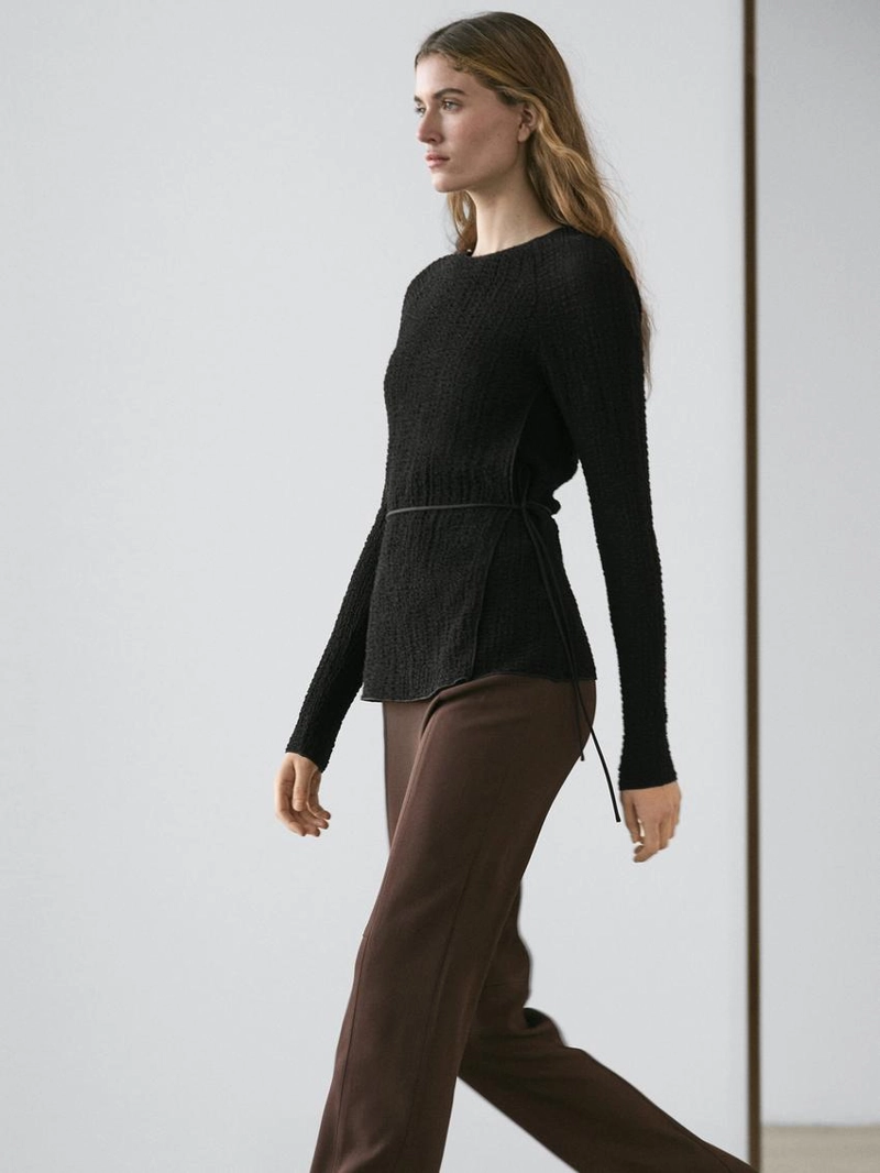 Футболка с деталью на галстуке