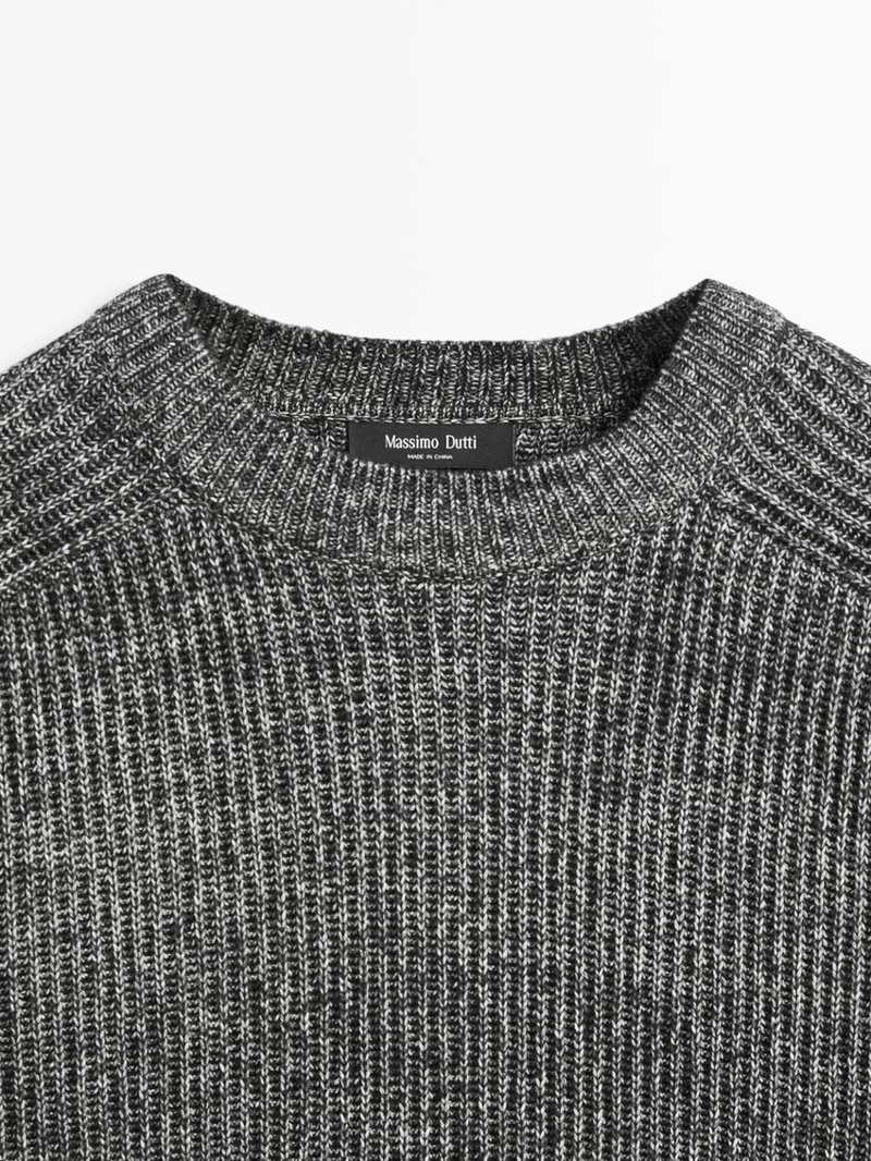 Двухцветный свитер с рукавами раглан