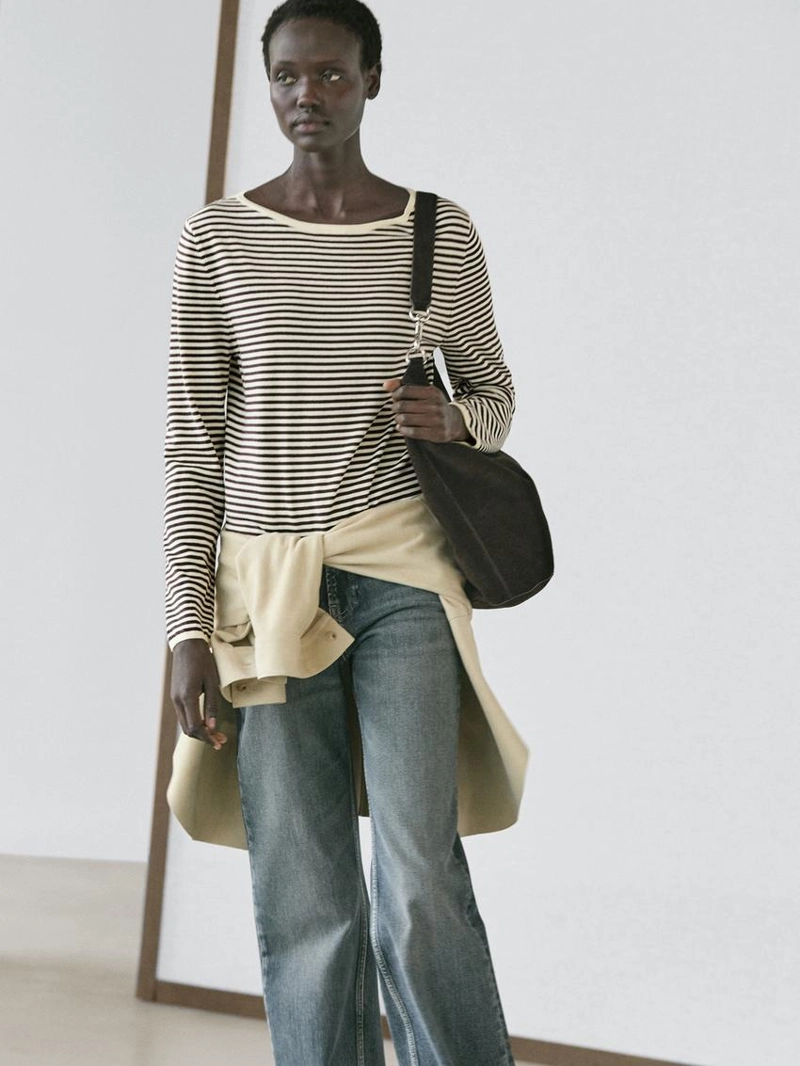 Длинный вязаный свитер в полоску