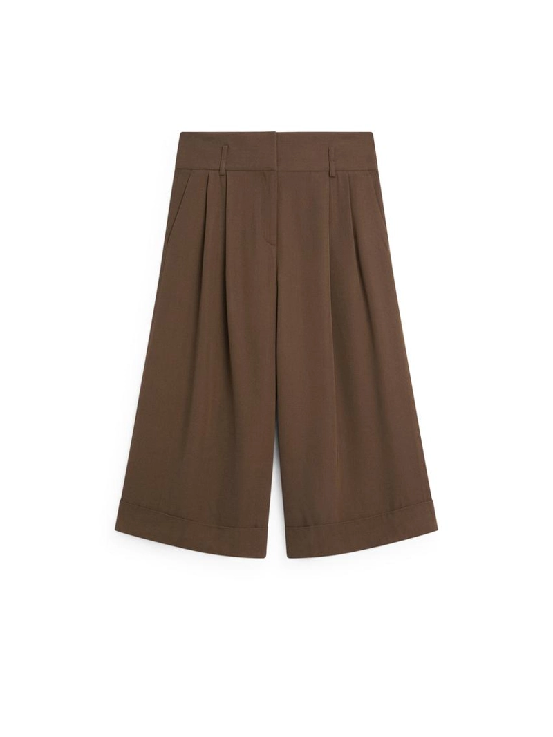 Длинные бермуды с подвернутыми краями