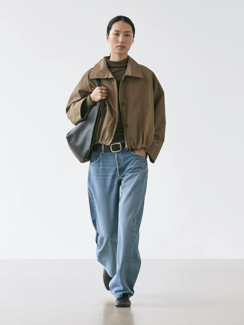 Бомбер с высоким воротником