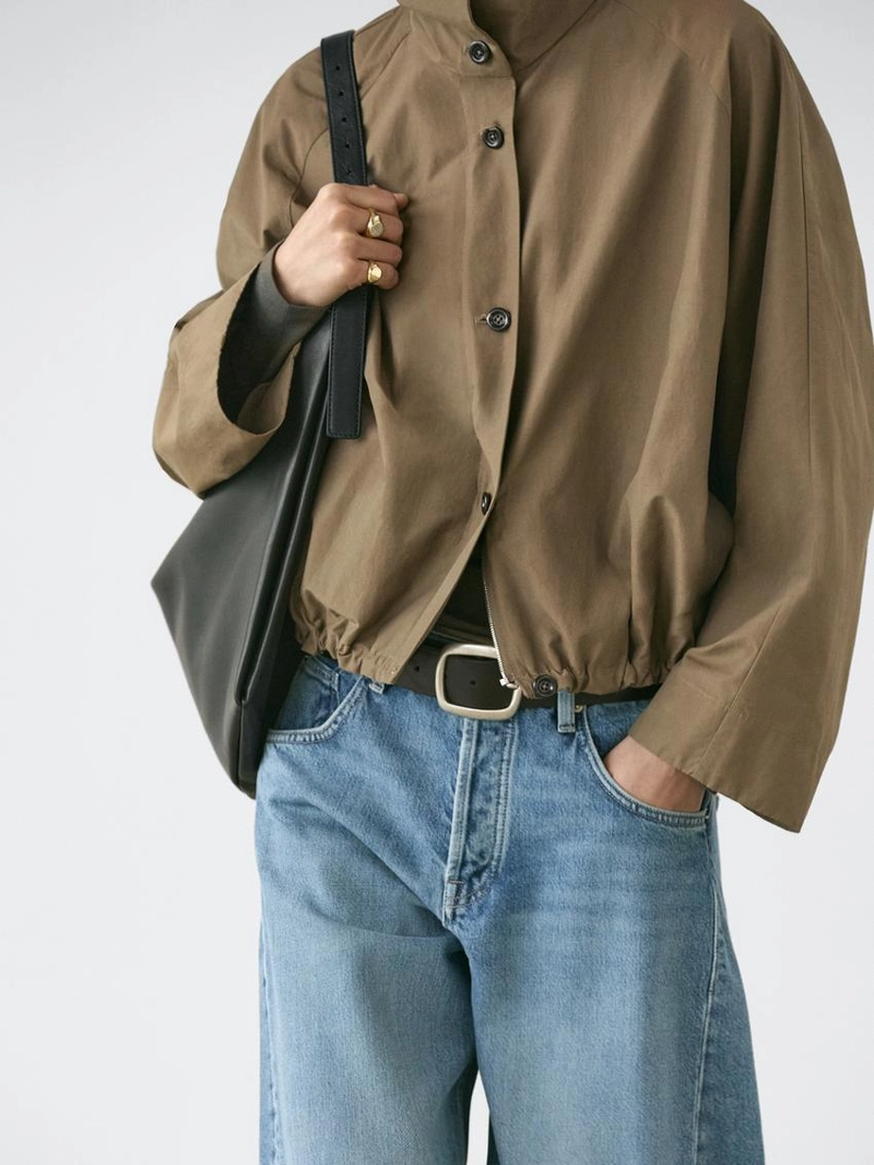 Бомбер с высоким воротником