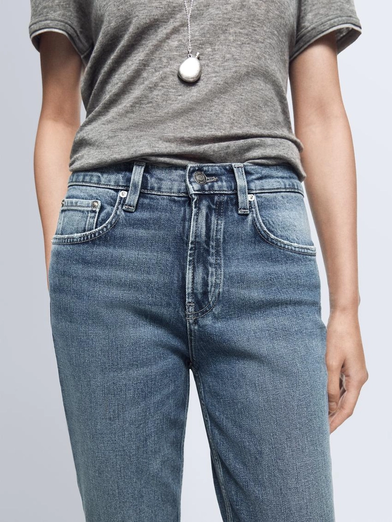 Джинсы с завышенной посадкой и укороченным силуэтом