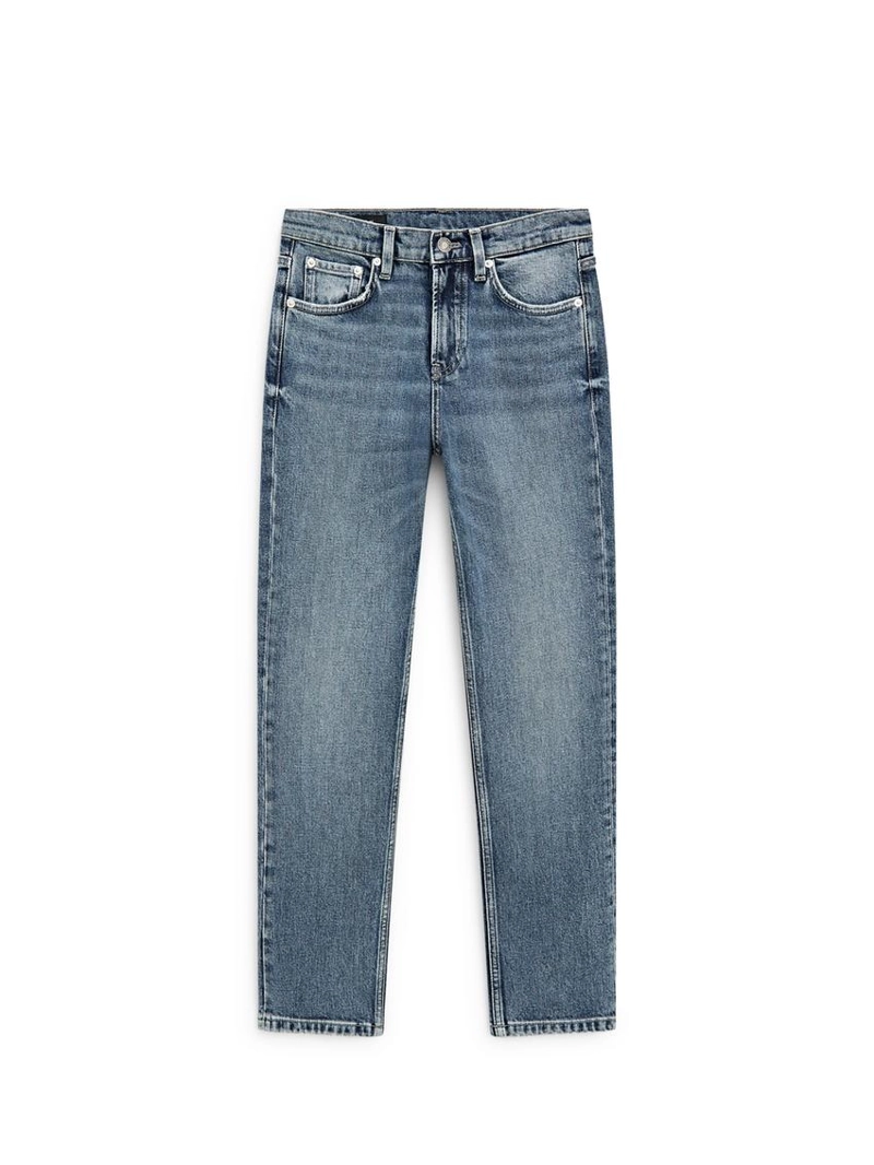 Джинсы с завышенной посадкой и укороченным силуэтом