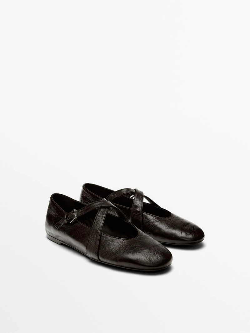 Балетки с перекрещивающимися ремешками и пряжкой