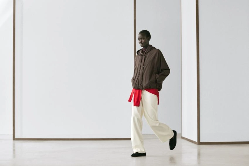 Пуховик с высоким воротником