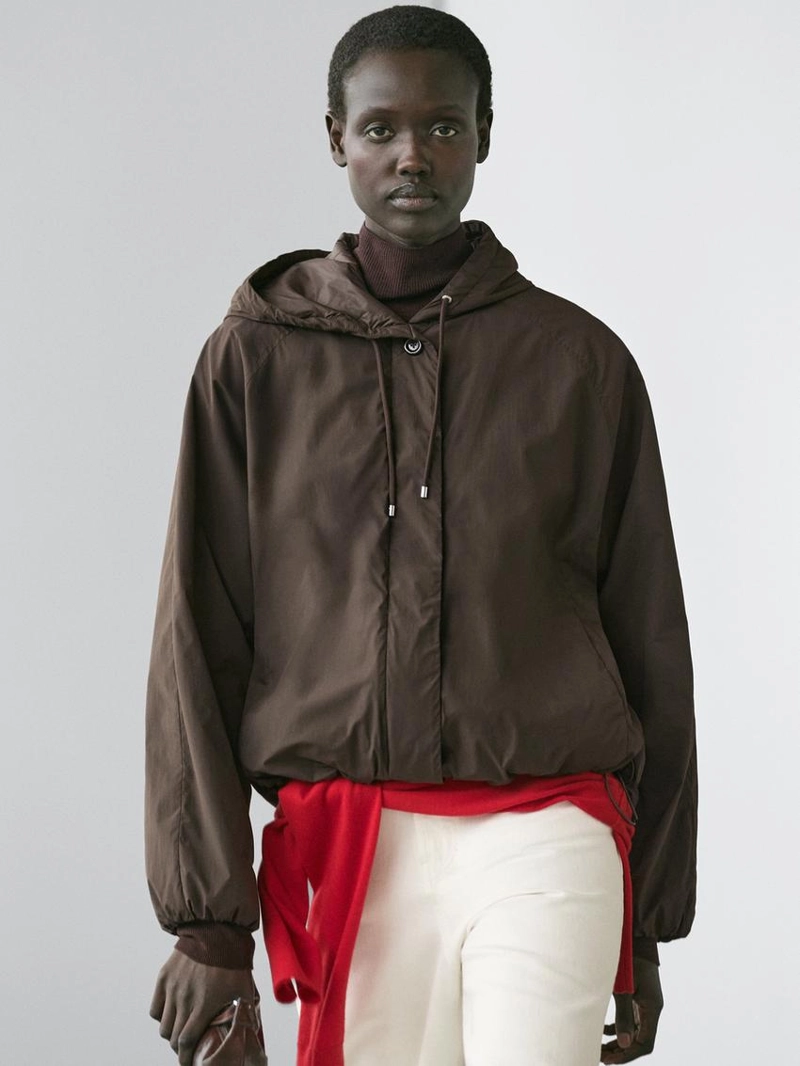 Пуховик с высоким воротником