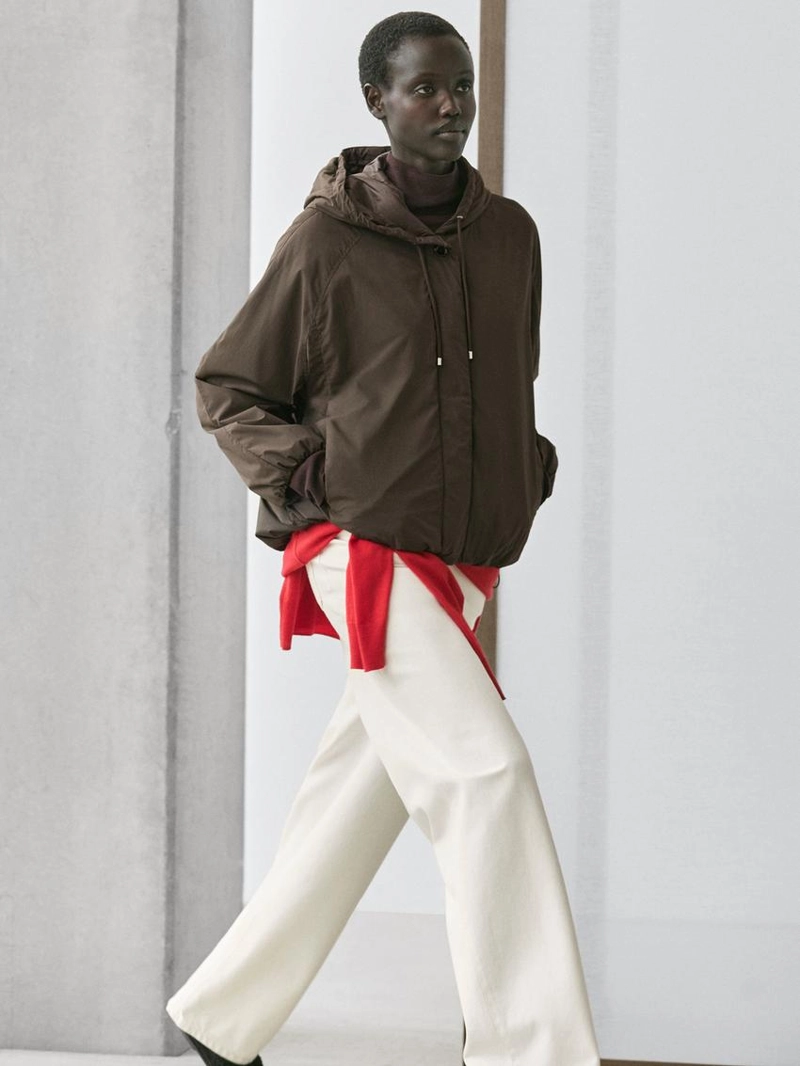 Пуховик с высоким воротником