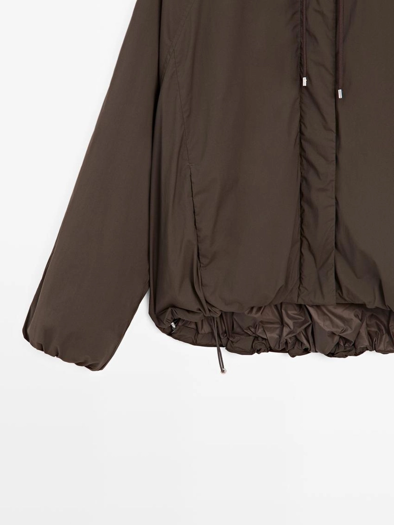 Пуховик с высоким воротником