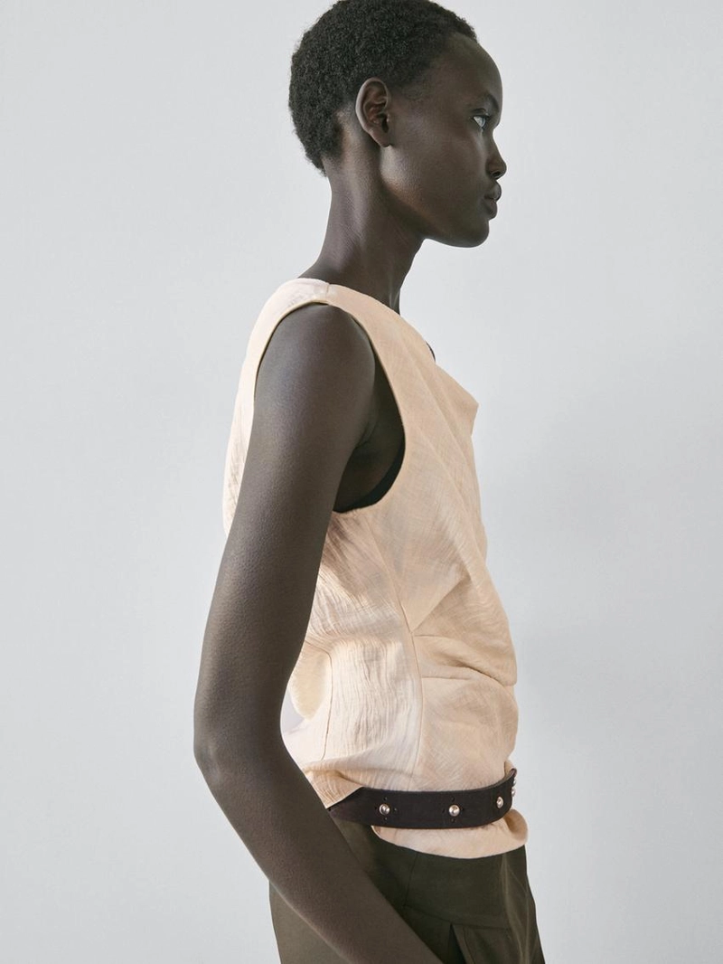 Асимметричный топ с деталью узла