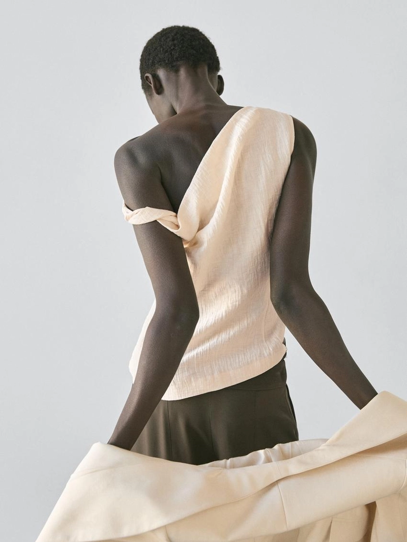 Асимметричный топ с деталью узла