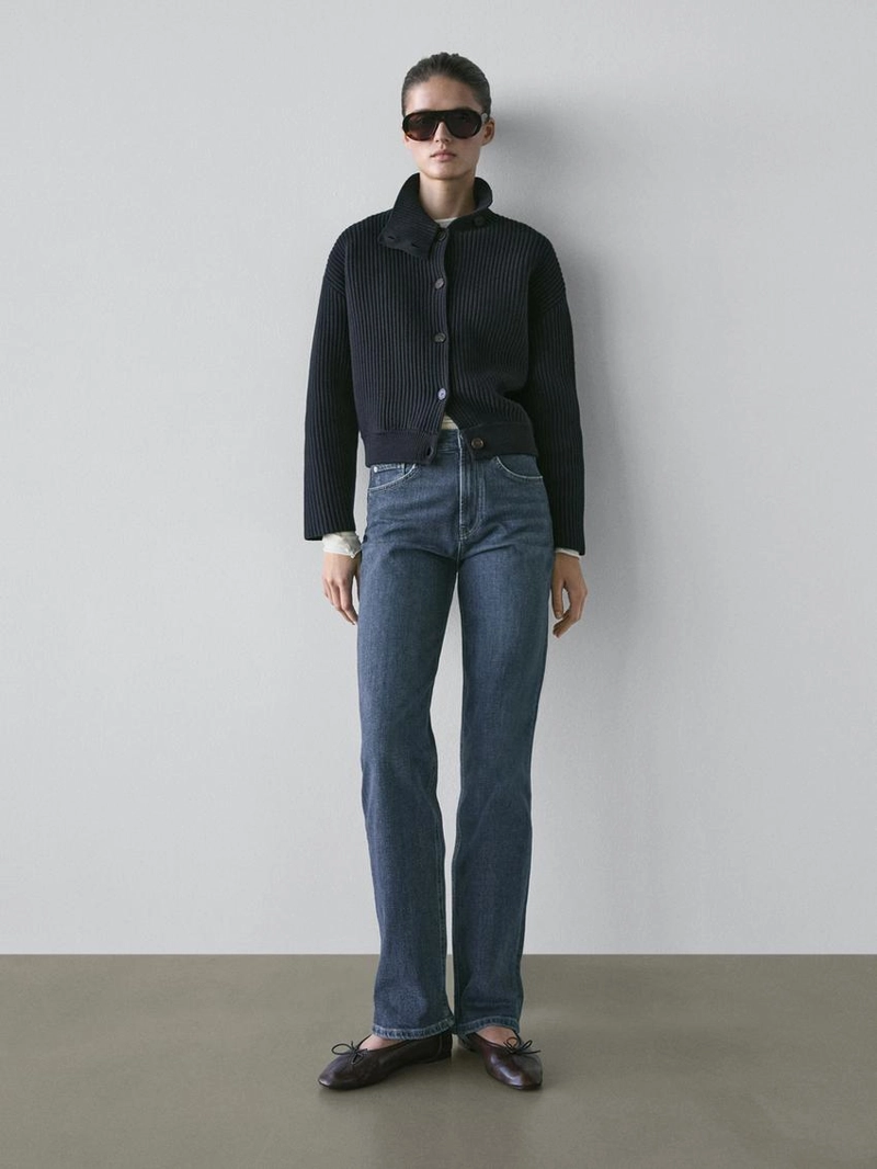 Джинсы с высокой талией прямого кроя и комфортным покроем