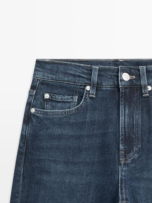 Джинсы с высокой талией прямого кроя и комфортным покроем- Заказать в России