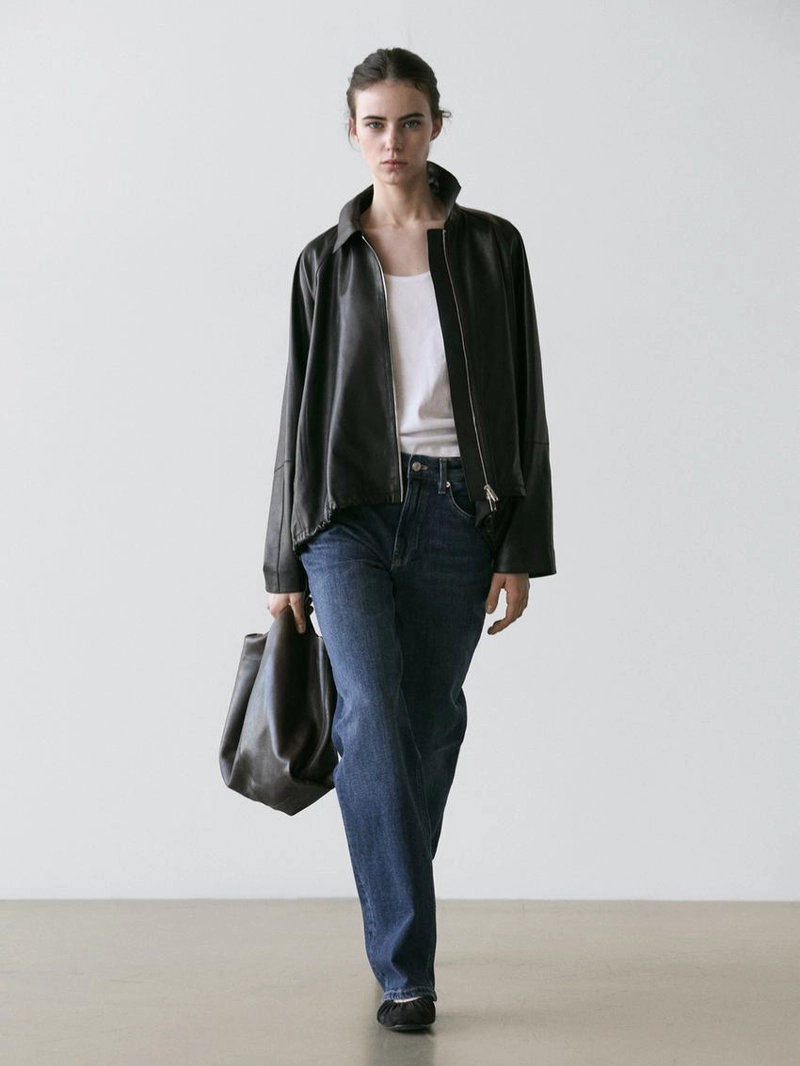 Джинсы с высокой талией прямого кроя и комфортным покроем