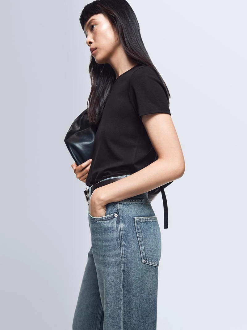 Джинсы с широкими штанинами на средней посадке