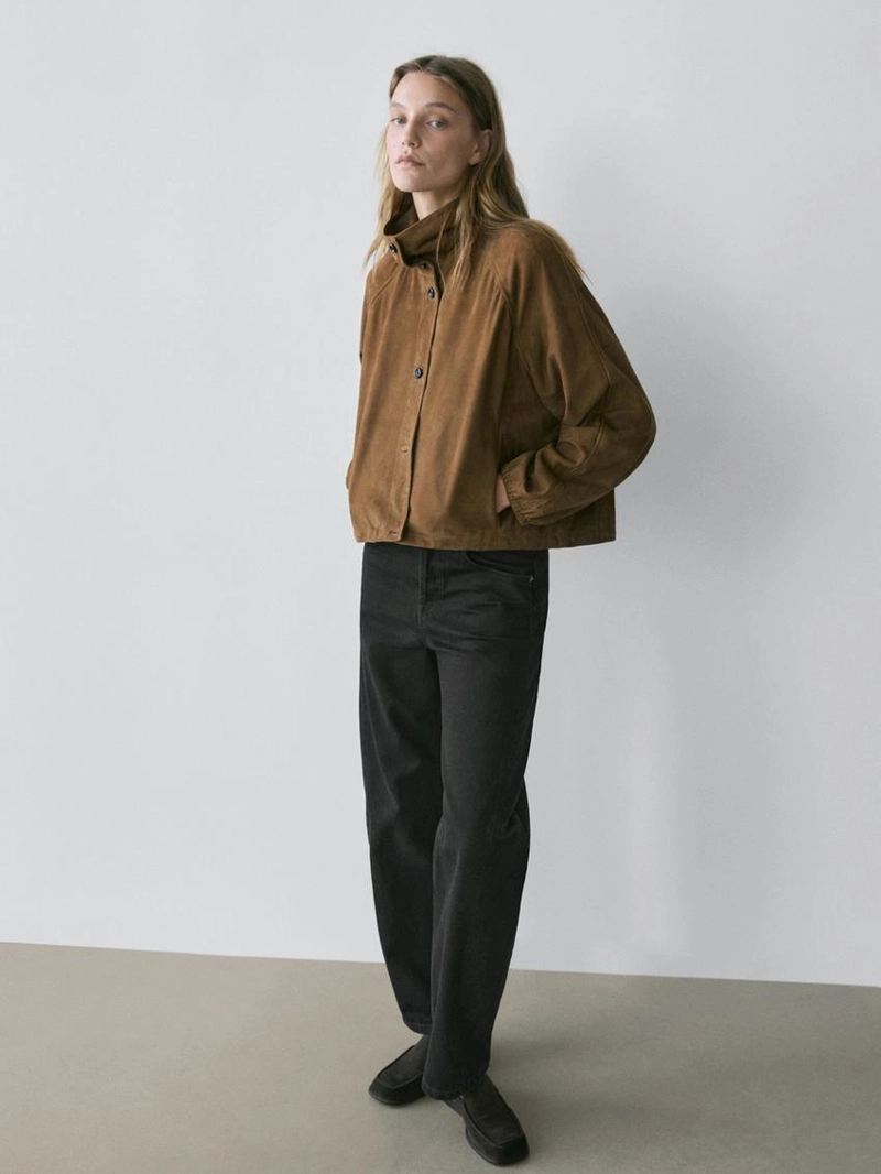 Короткая куртка-бомбер из замши