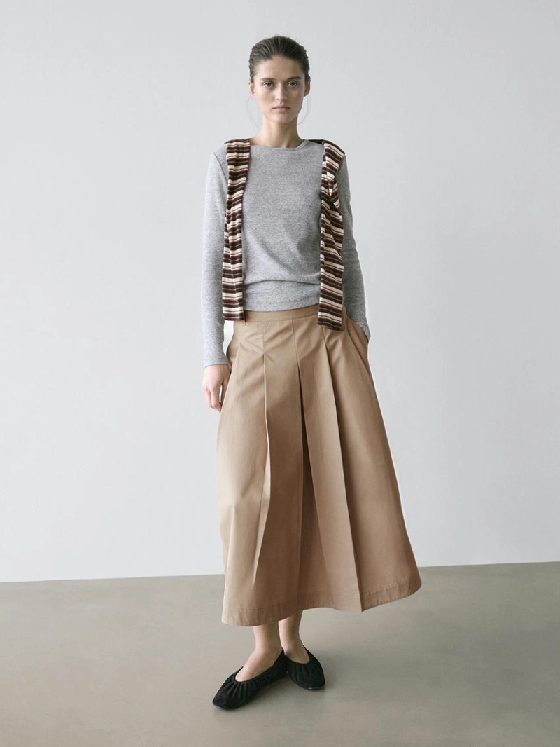 Юбка миди с боковыми складками