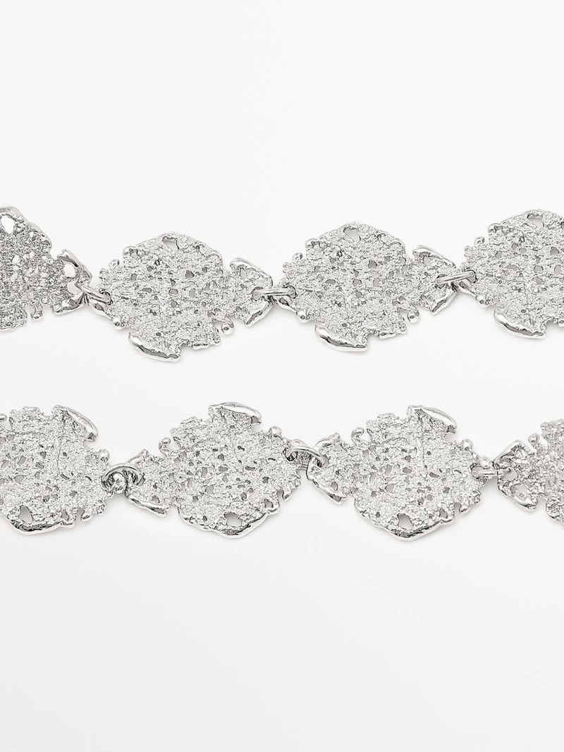 Серьги-кольца с текстурой металла