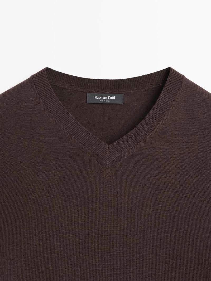 Вязаный свитер с v-образным вырезом из хлопкового микса