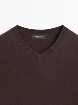 Вязаный свитер с V-образным вырезом из хлопкового микса- Заказать в России