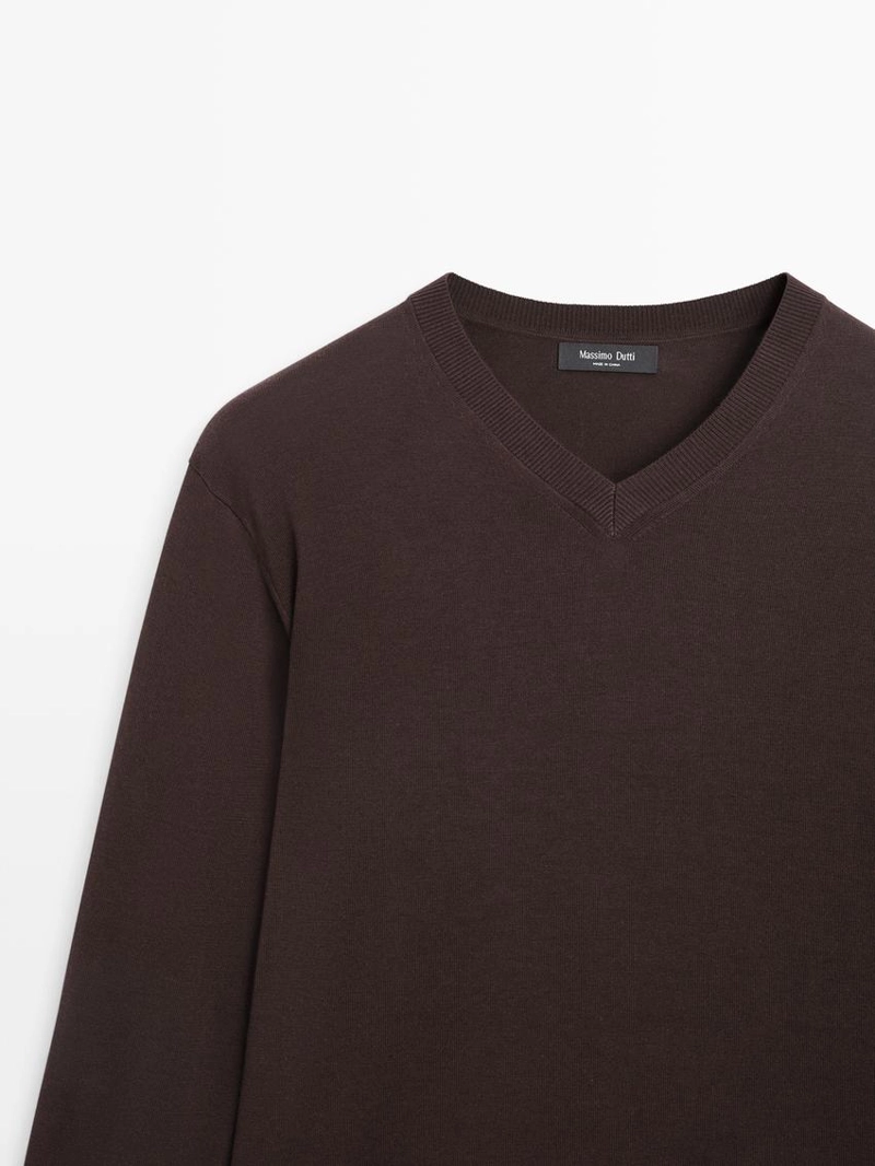 Вязаный свитер с v-образным вырезом из хлопкового микса