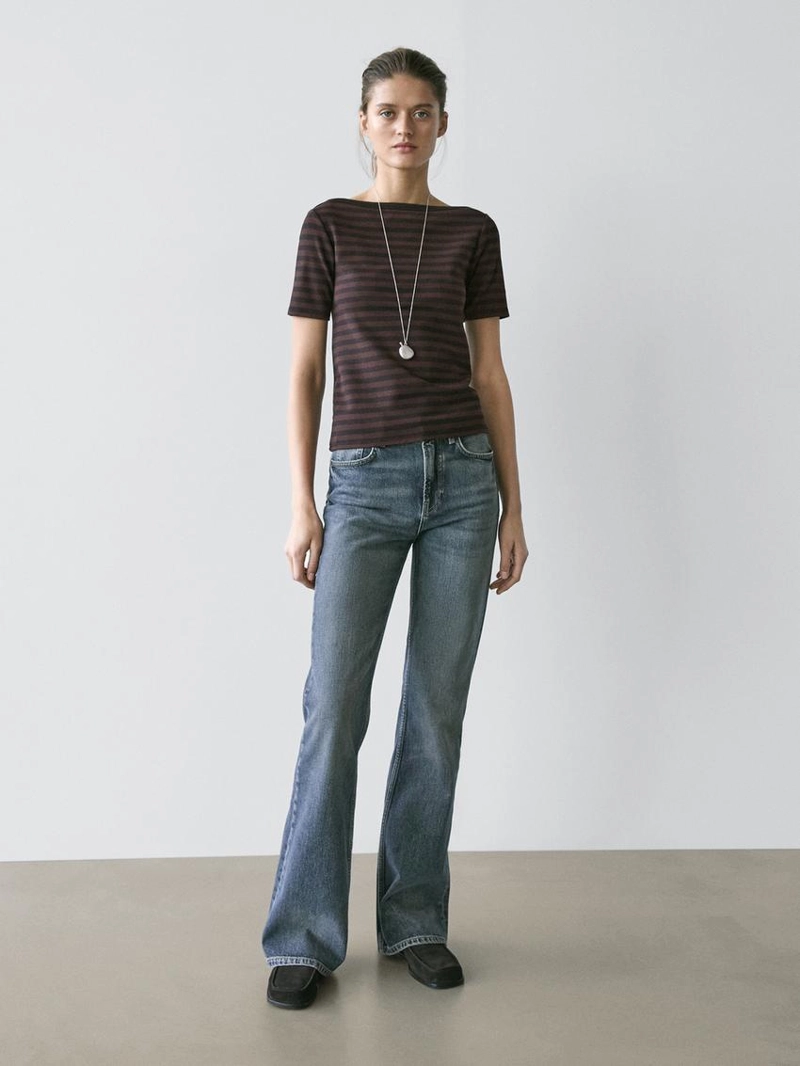 Футболка с короткими рукавами и лодочным вырезом в полоску