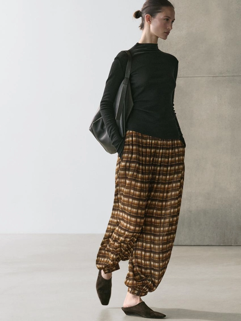 Брюки-сароуэл с широкими штанинами