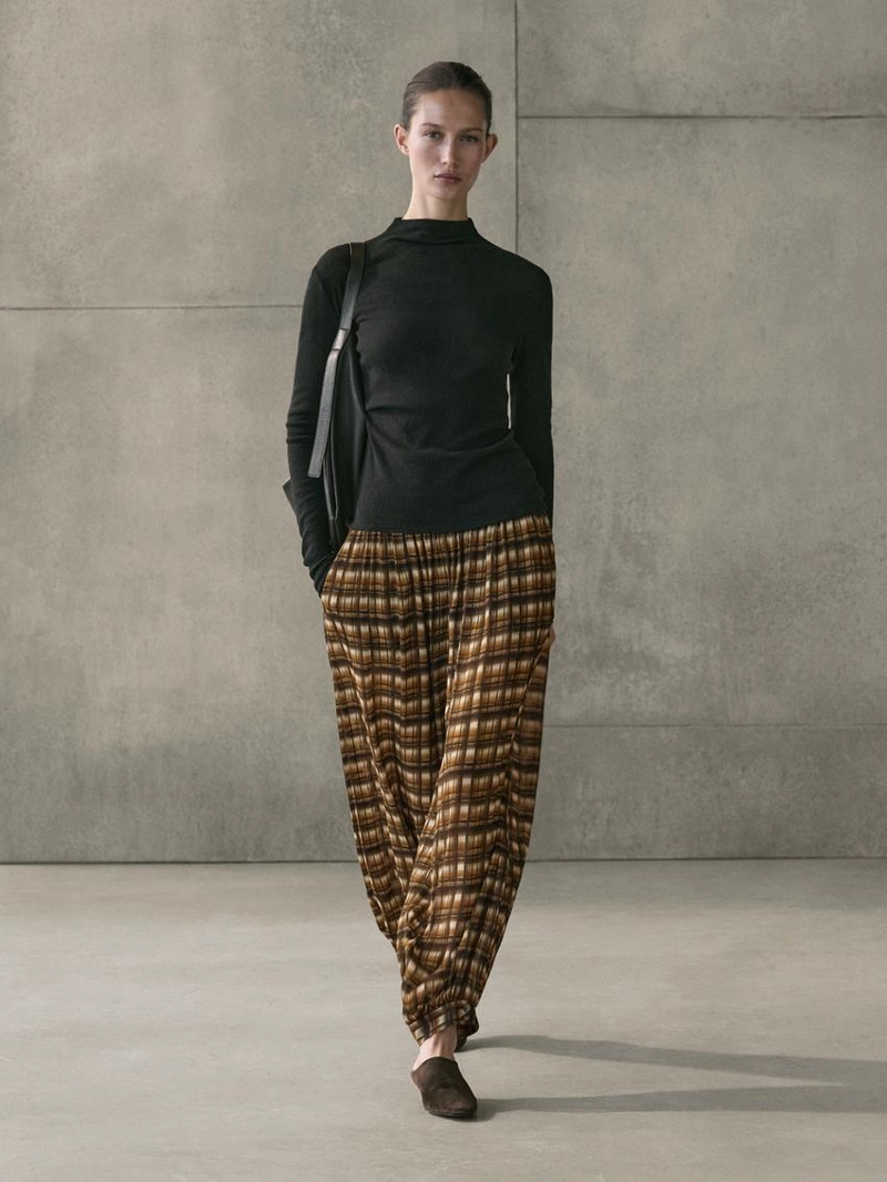 Брюки-сароуэл с широкими штанинами