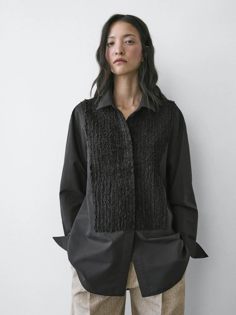 Рубашка с застежкой на биб-листочке и вышивкой