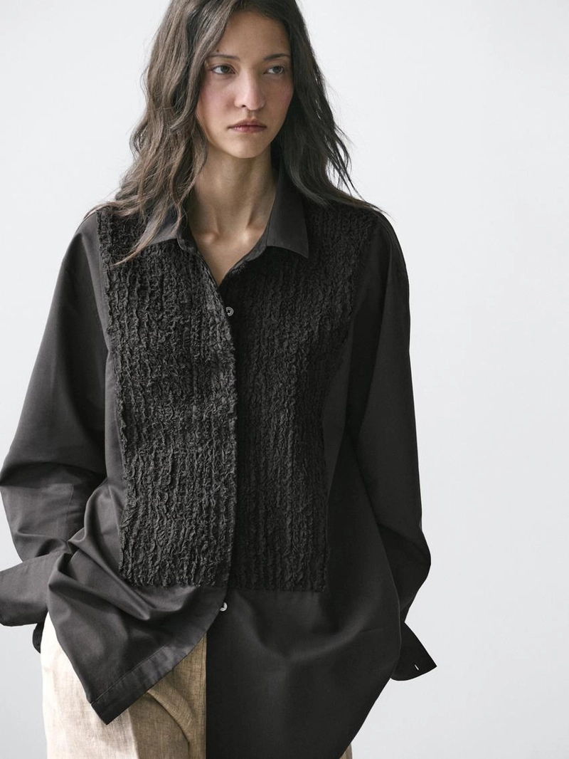 Рубашка с застежкой на биб-листочке и вышивкой