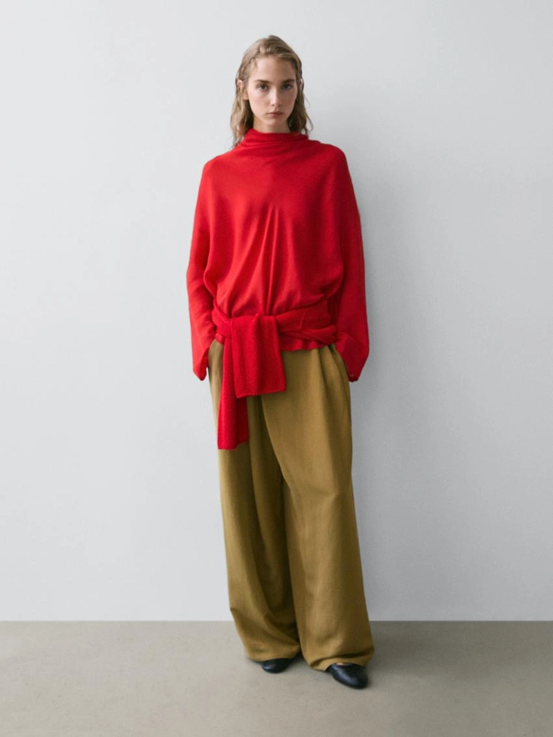 Блуза с плавным драпированным воротником