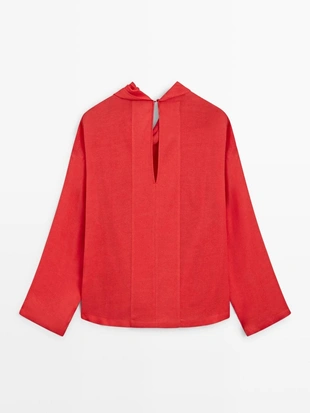 Блуза с плавным драпированным воротником- Заказать в России