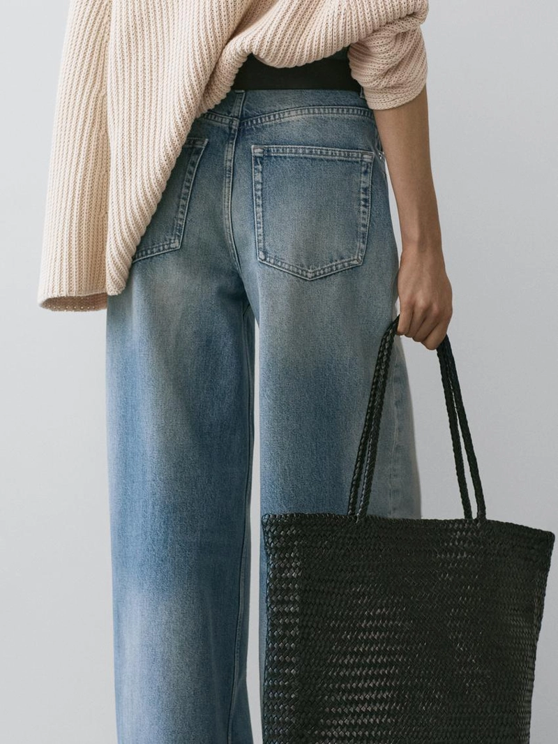 Джинсы с высокой посадкой и широкими брючинами