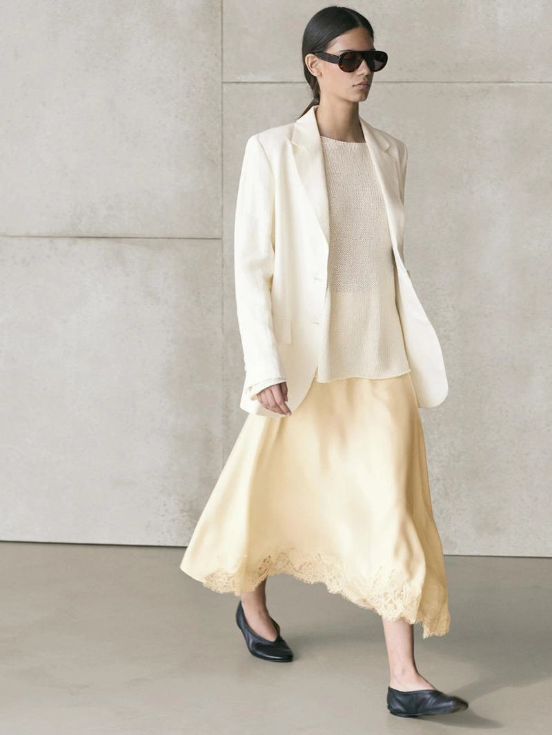 Асимметричная юбка с деталями из кружева