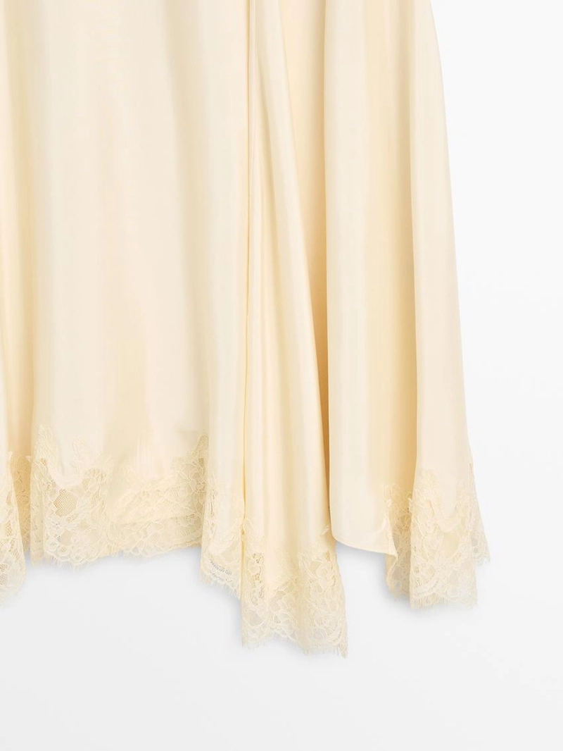 Асимметричная юбка с деталями из кружева