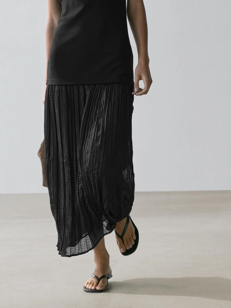 Платье с комбинированным плиссированным подолом