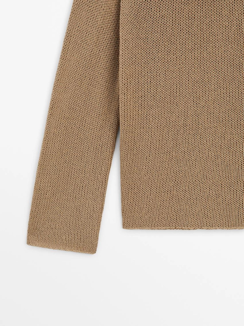 Свитер с вырезом из смесового хлопка