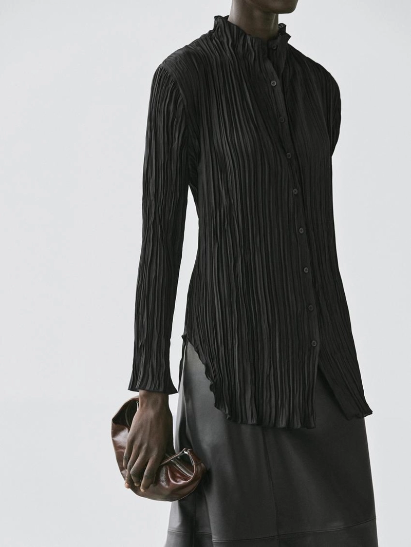 Рубашка с драпировкой и складками