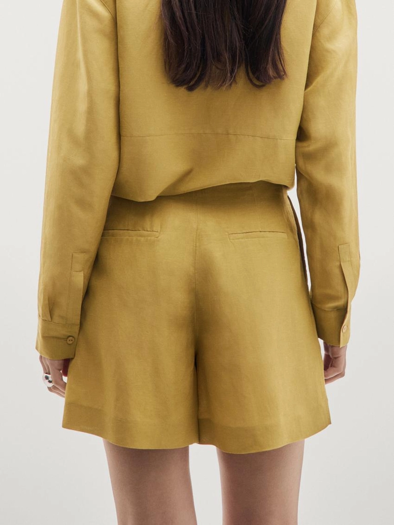 Шорты-бермуды из плотной смесовой ткани с отделкой в складку