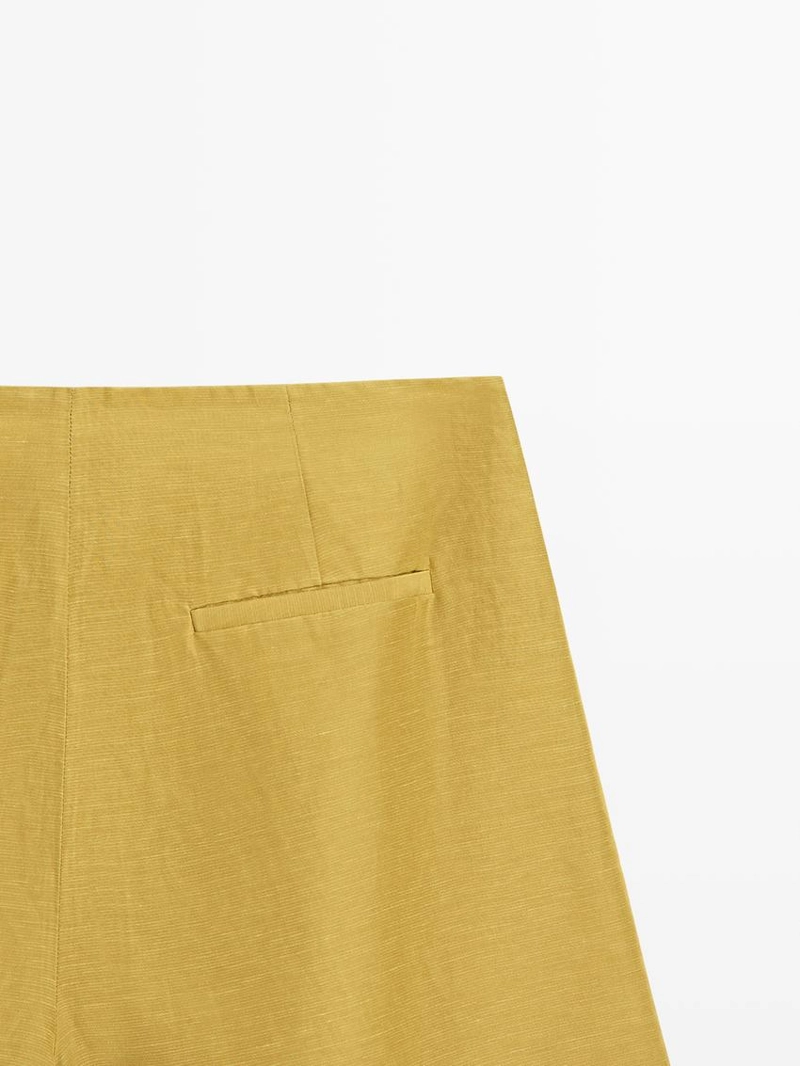 Шорты-бермуды из плотной смесовой ткани с отделкой в складку