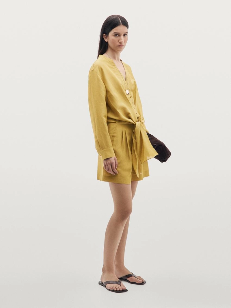 Шорты-бермуды из плотной смесовой ткани с отделкой в складку